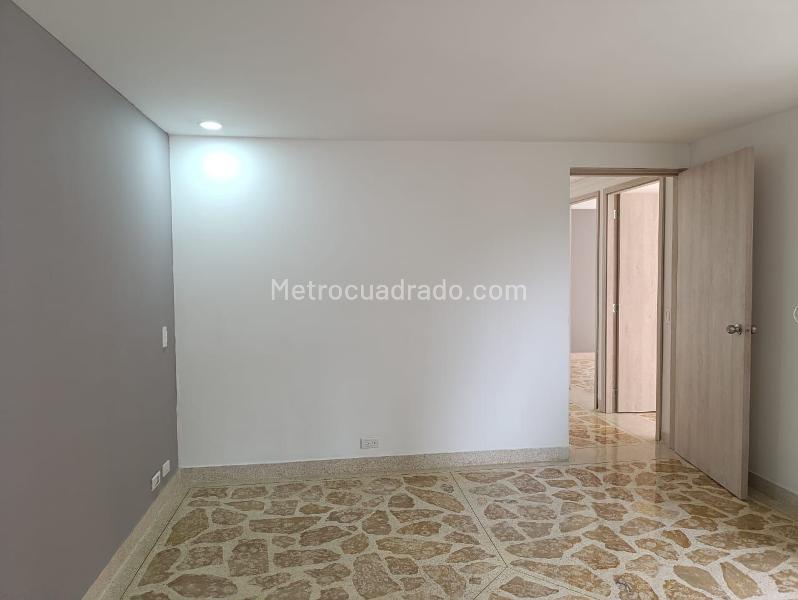 3BR Apartment in Gated Community in El Poblado with Balcony - 9