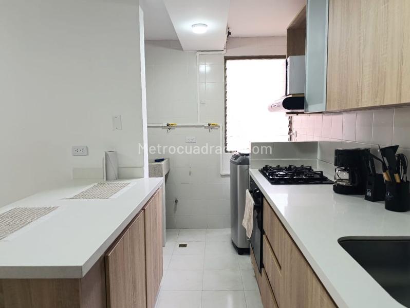 Apartamento de 2 Alcobas con Parqueadero Cubierto en El Poblado - 9