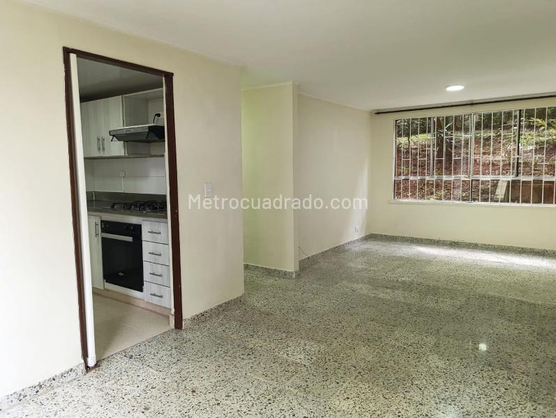 3BR Apartment with Independent Rooms and Covered Parking in El Poblado - 4