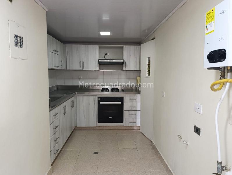 3BR Apartment with Independent Rooms and Covered Parking in El Poblado - 7