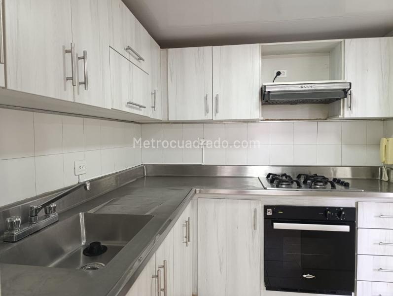 3BR Apartment with Independent Rooms and Covered Parking in El Poblado - 8