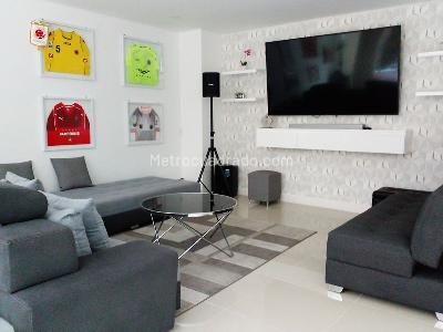 Casa de 3 alcobas en venta en Envigado, Envigado, 209 m² · foto 8 de 20