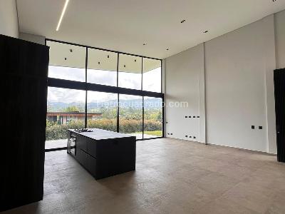 Casa de 4 alcobas en venta en Rionegro, Rionegro, 450 m² · foto 2 de 20