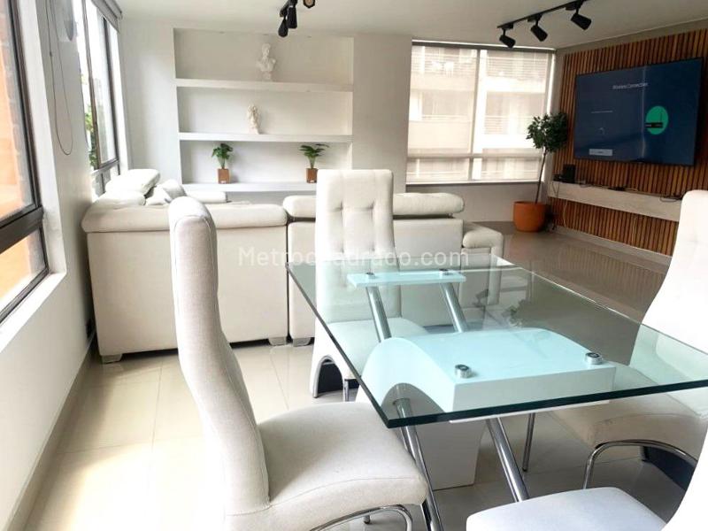 Apartamento de 2 Alcobas con Pisos en Mármol en El Poblado - 3