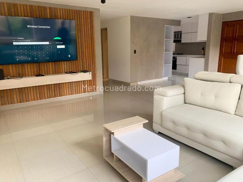 Apartamento de 2 Alcobas con Pisos en Mármol en El Poblado - 4