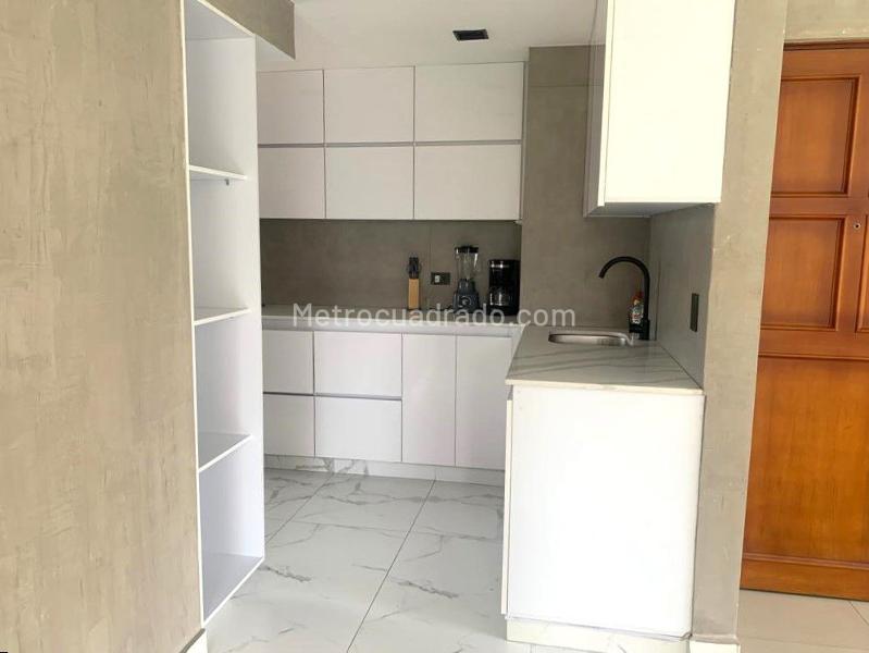 Apartamento de 2 Alcobas con Pisos en Mármol en El Poblado - 6