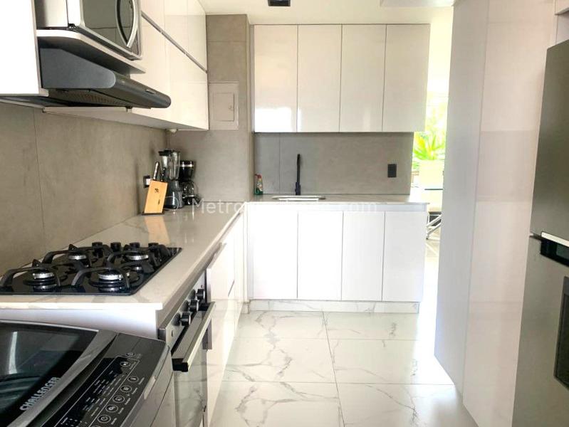 Apartamento de 2 Alcobas con Pisos en Mármol en El Poblado - 8