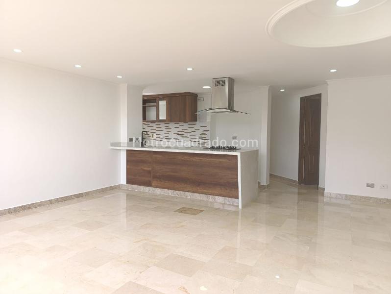 Apartamento de 3 Alcobas en Alquiler Cerca a Malls y Carulla en El Poblado - 2