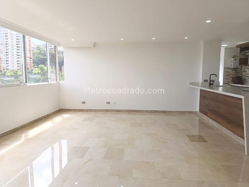 Apartamento de 3 Alcobas en Alquiler Cerca a Malls y Carulla en El Poblado - 3