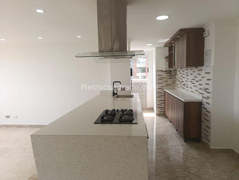 Apartamento de 3 Alcobas en Alquiler Cerca a Malls y Carulla en El Poblado - 8