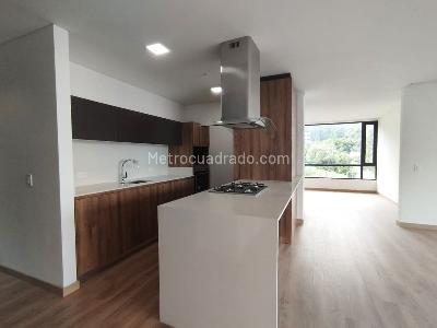 Apartamento de 3 alcobas en venta en El Poblado, Medellín, 140 m² · foto 3 de 14