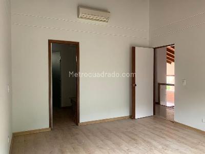 Casa en arriendo en El Poblado, Medellín · foto 8 de 16