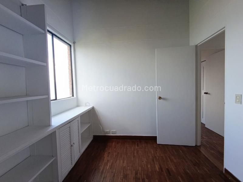Apartamento de 3 Alcobas en El Poblado cerca de la Vía Principal - 8