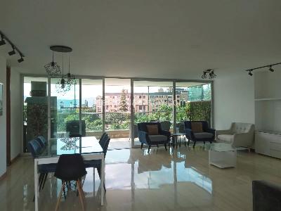 Apartamento de 3 alcobas en venta en El Poblado, Medellín, 187 m² · foto 2 de 20