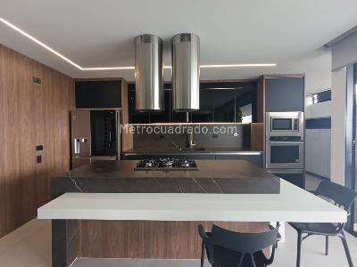 Apartamento de 3 alcobas en venta en El Poblado, Medellín, 200 m² · foto 5 de 20
