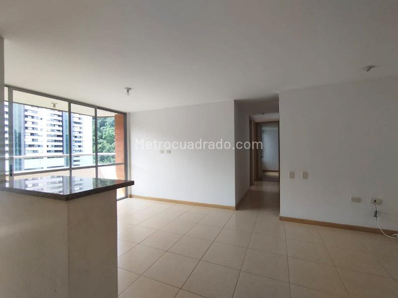 Moderno Apartamento de 3 Alcobas en El Poblado - 2