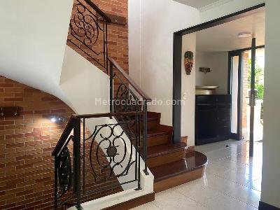Casa de 4 alcobas en venta en Envigado, Envigado, 275 m² · foto 3 de 20