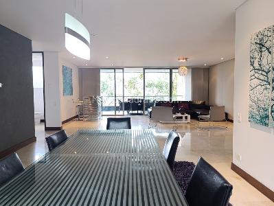 Apartamento de 3 alcobas en arriendo en El Poblado, Medellín, 263 m² · foto 2 de 18
