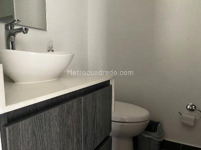 Apartamento de 1 alcoba en arriendo en El Poblado, Medellín, 51 m² · foto 16 de 17