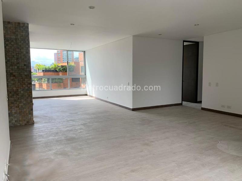 Apartamento de 3 Alcobas con Balcón y Piscina en El Poblado - 2