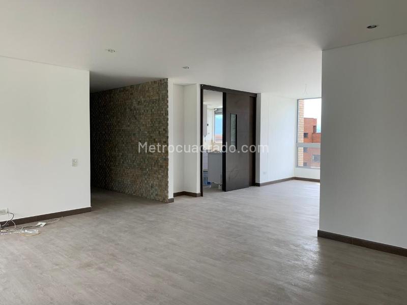 Apartamento de 3 Alcobas con Balcón y Piscina en El Poblado - 4