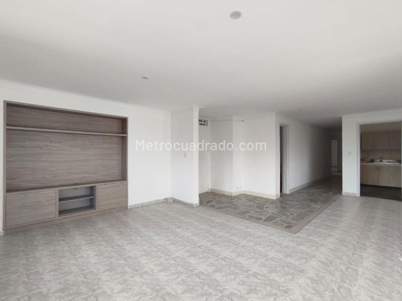Apartamento amplio de 3 Alcobas en El Poblado - 4