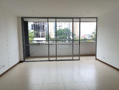 Apartamento en arriendo en El Poblado, Medellín · foto 2 de 20