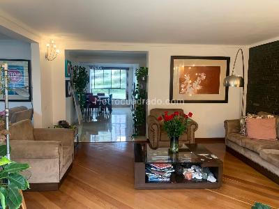 Apartamento de 3 alcobas en arriendo en Los Balsos, Medellín, 220 m² · foto 2 de 16