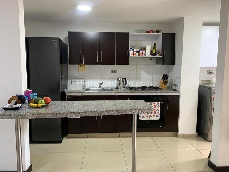 Apartamento de 2 Alcobas con Balcón y Parqueadero Lineal Cubierto en El Poblado - 4