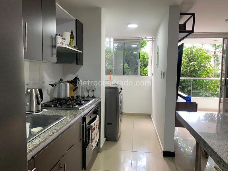 Apartamento de 2 Alcobas con Balcón y Parqueadero Lineal Cubierto en El Poblado - 6