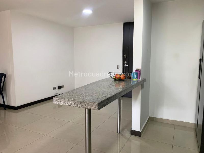 Apartamento de 2 Alcobas con Balcón y Parqueadero Lineal Cubierto en El Poblado - 8