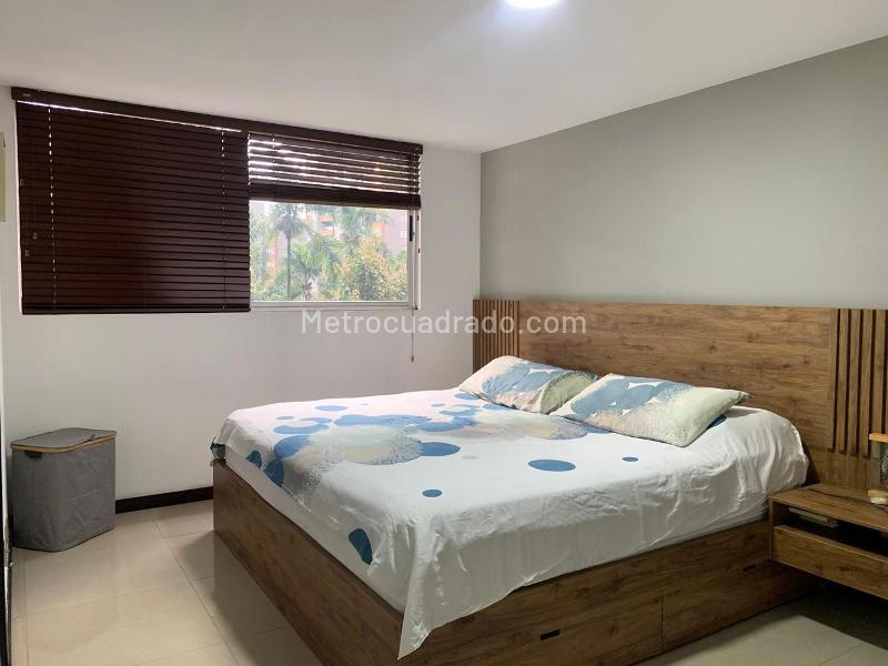 Apartamento de 2 Alcobas con Balcón y Parqueadero Lineal Cubierto en El Poblado - 9