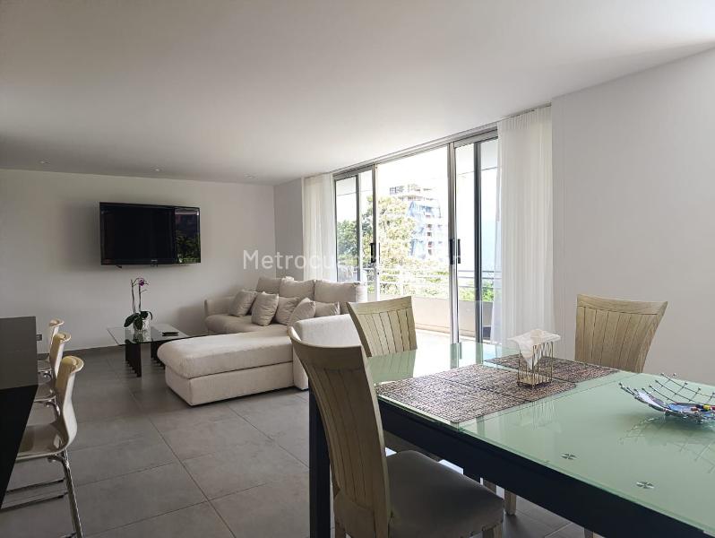 Apartamento de 2 Alcobas con Balcón y Parqueadero Cubierto en El Poblado - 4