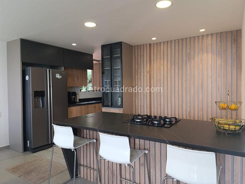 Apartamento de 2 Alcobas con Balcón y Parqueadero Cubierto en El Poblado - 7