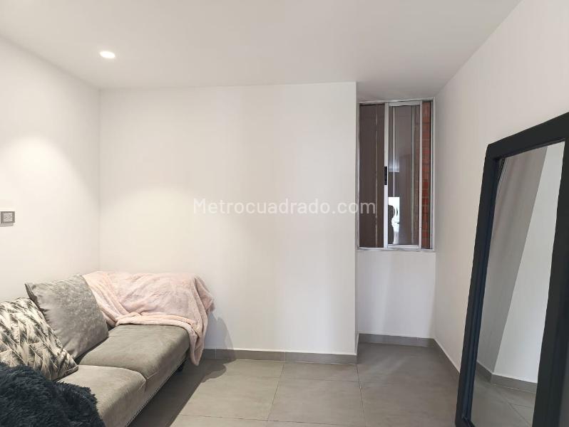 Apartamento de 2 Alcobas con Balcón y Parqueadero Cubierto en El Poblado - 9