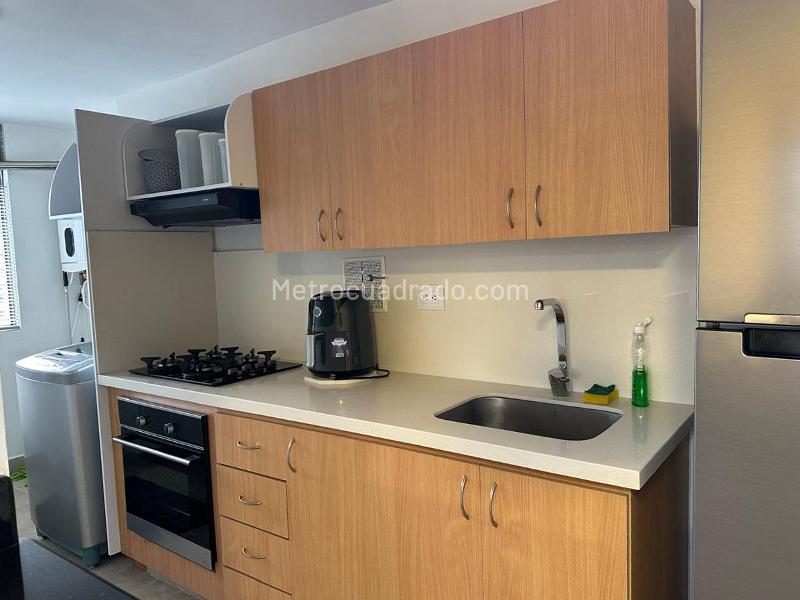 Apartamento de 2 Alcobas con Balcón en El Poblado (Conjunto Cerrado) - 5