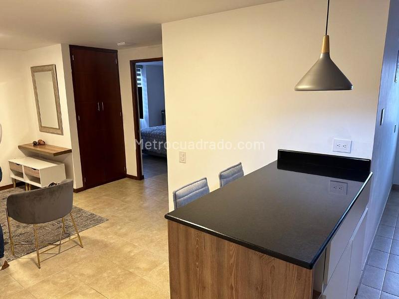 Apartamento de 2 Alcobas con Balcón en El Poblado (Conjunto Cerrado) - 8