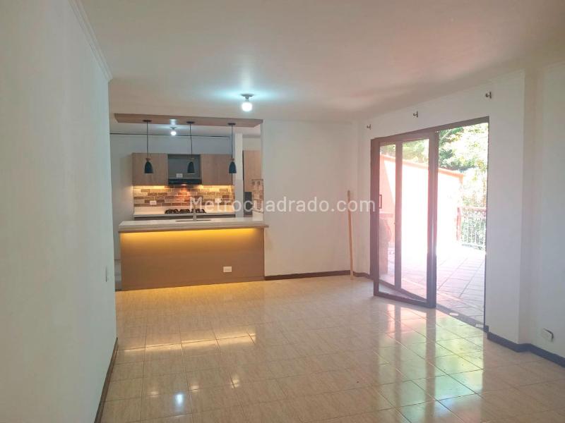 Casa Encantadora de 3 Alcobas con Jardín en El Poblado - 2