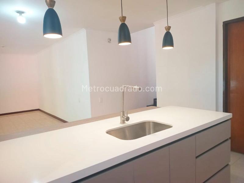 Casa Encantadora de 3 Alcobas con Jardín en El Poblado - 8