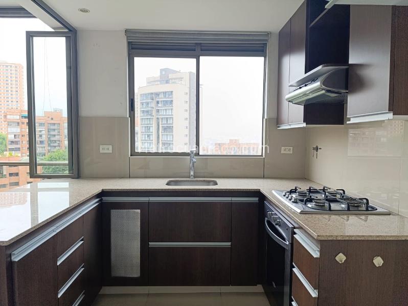 1BR Studio for Rent in El Poblado with A/C & Covered Parking - 9