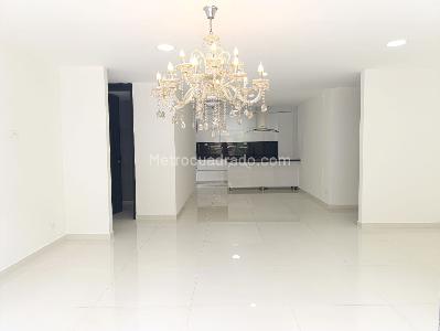Apartamento de 3 alcobas en venta en El Poblado, Medellín, 163 m² · foto 2 de 19