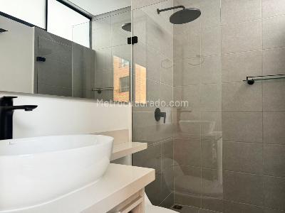 Apartamento de 2 alcobas en venta en El Poblado, Medellín, 109 m² · foto 14 de 16