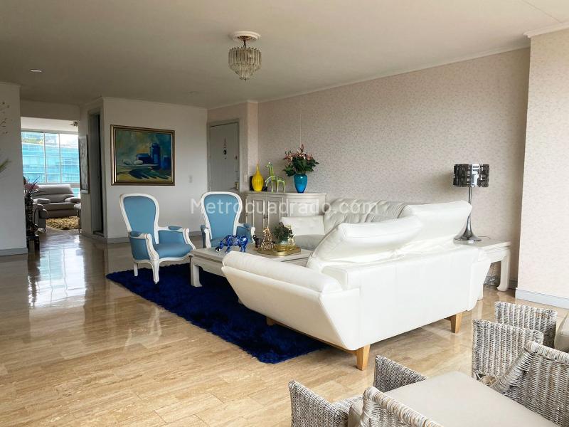 Furnished 3BR Apartment with Garden in El Poblado - 3