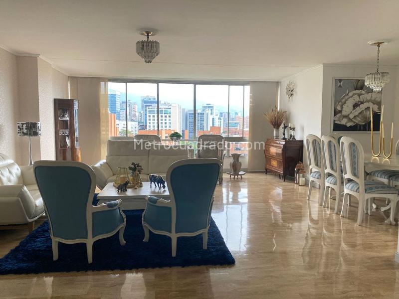 Furnished 3BR Apartment with Garden in El Poblado - 4