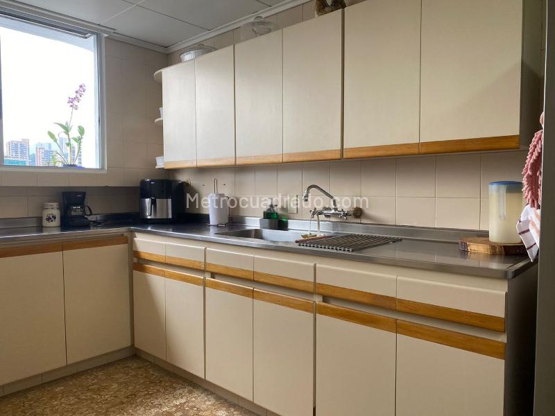 Furnished 3BR Apartment with Garden in El Poblado - 8