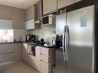 Apartamento de 3 alcobas en venta en El Poblado, Medellín, 152 m² · foto 6 de 18