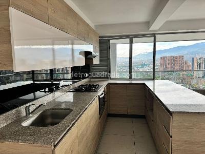 Apartamento de 3 alcobas en arriendo en Castropol, Medellín, 106 m² · foto 3 de 14