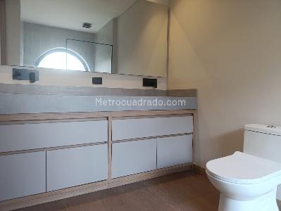 Apartamento de 2 alcobas en venta en El Poblado, Medellín, 203 m² · foto 17 de 20