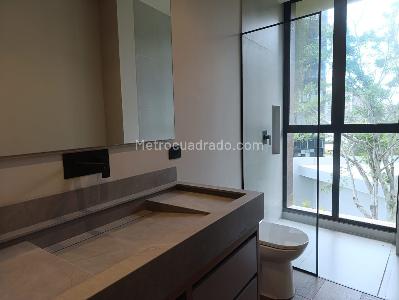 Apartamento de 2 alcobas en venta en El Poblado, Medellín, 203 m² · foto 18 de 20