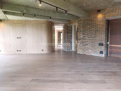 Apartamento de 2 alcobas en venta en El Poblado, Medellín, 203 m² · foto 3 de 20